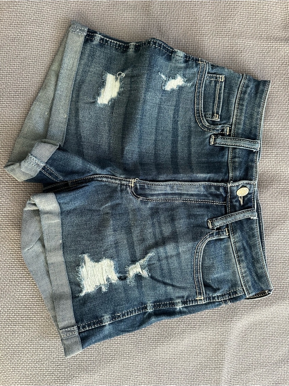 Hollister Curvy High-Rise Distressed Denim Shorts Size 1 (W25)